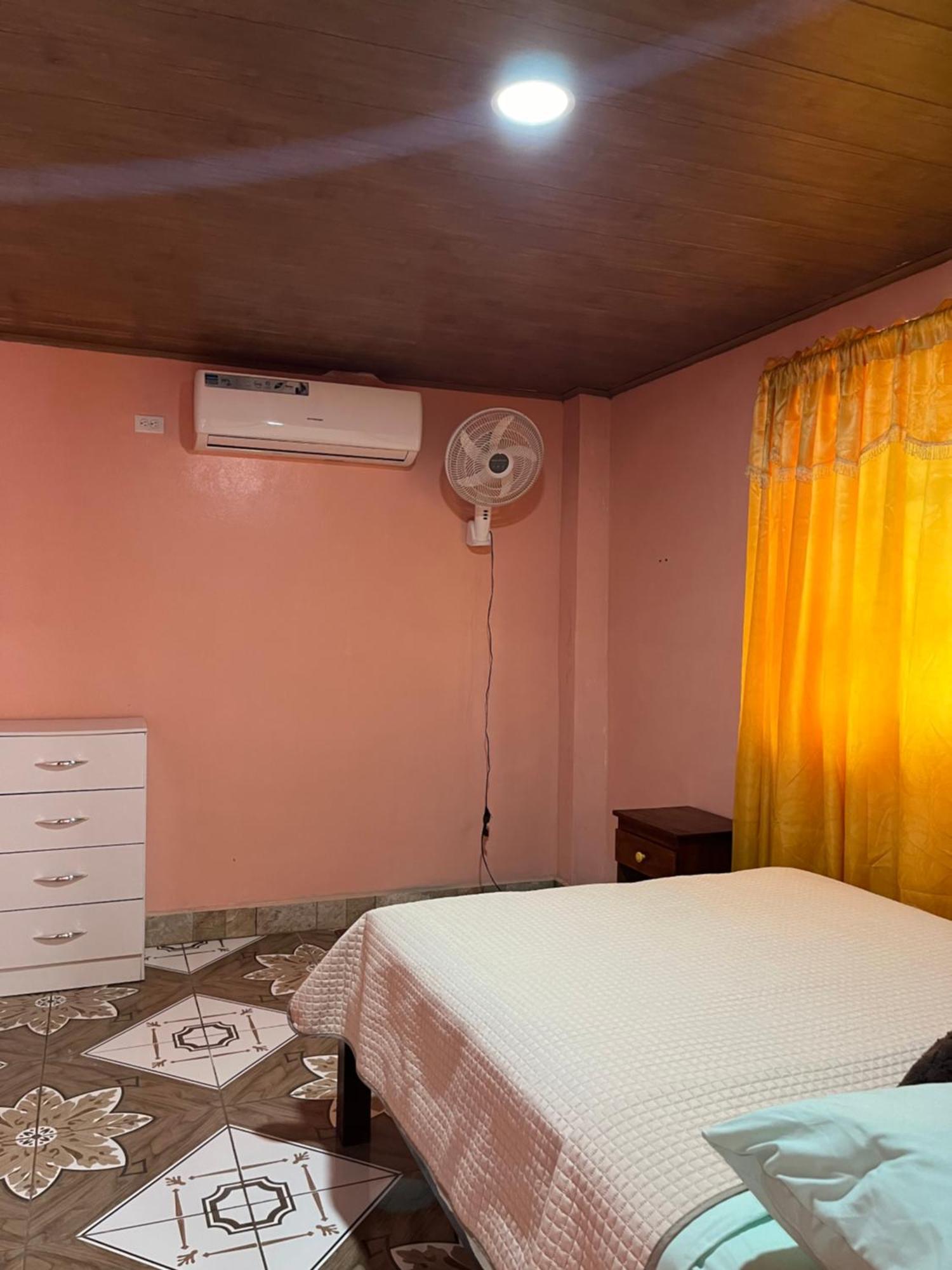 Surf Camp Hotel Bocas Town Exterior foto