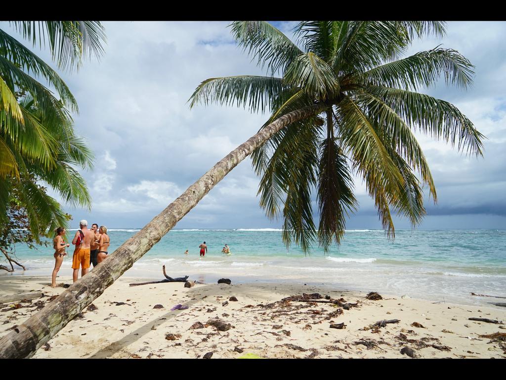Surf Camp Hotel Bocas Town Exterior foto